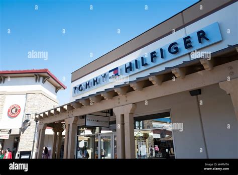 hilfiger outlet store.